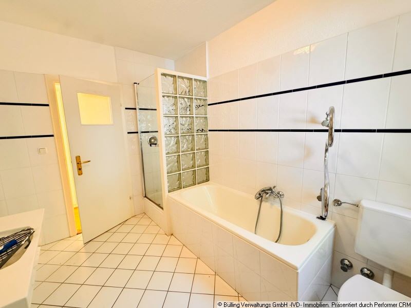Großzügige Erdgeschosswohnung mit Terrasse, Gartenblick, Garage und Stellplatz – Vorschau 4