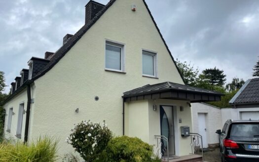 1-Familienhaus mit gr. Grundstück und Doppelgarage