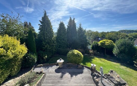 Wunderschönes und in bester Lage gelegenes Zweifamilienhaus!!!!!